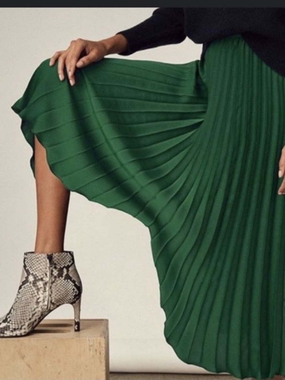 Banana Republic Emerald Green Pleated Midi Skirt